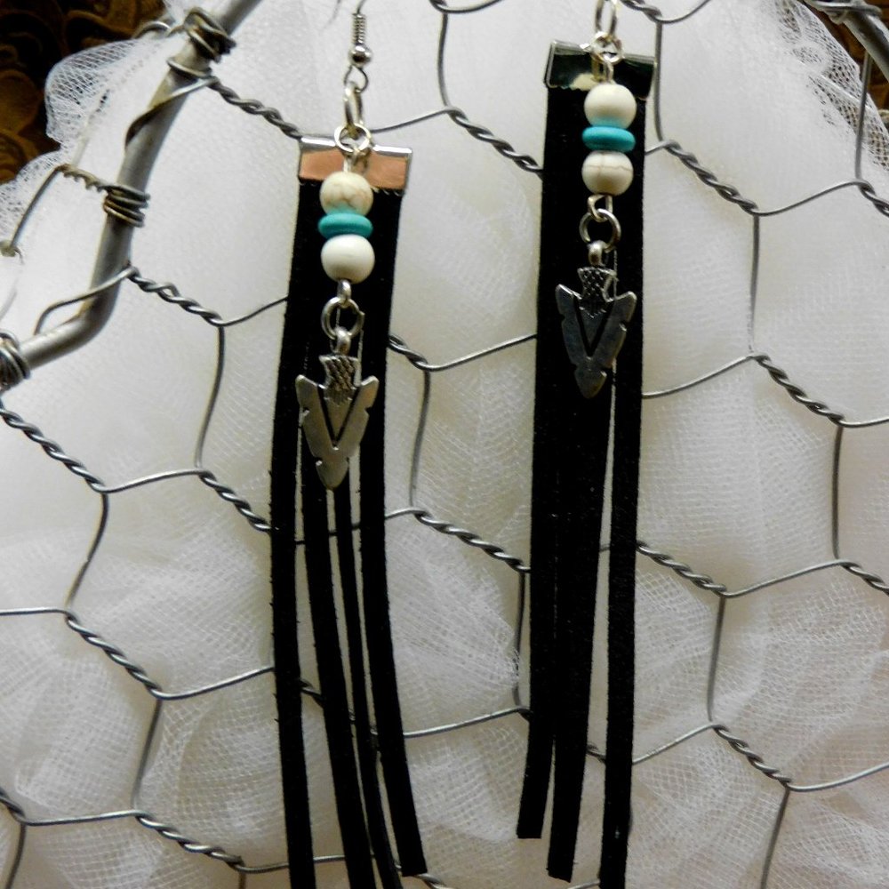 ‼️💢SOLS💢‼️Fringe Arrowhead earrings